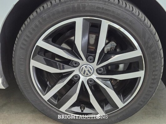 Volkswagen Golf e- e 136pk 2019 (Origineel-NL), ZJ-550-D