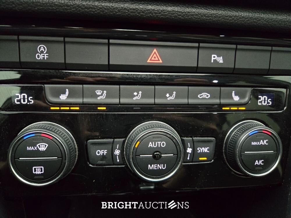 Volkswagen T-Roc 4Motion Sport 2.0 TSI 190pk 2018, Z-558-LN