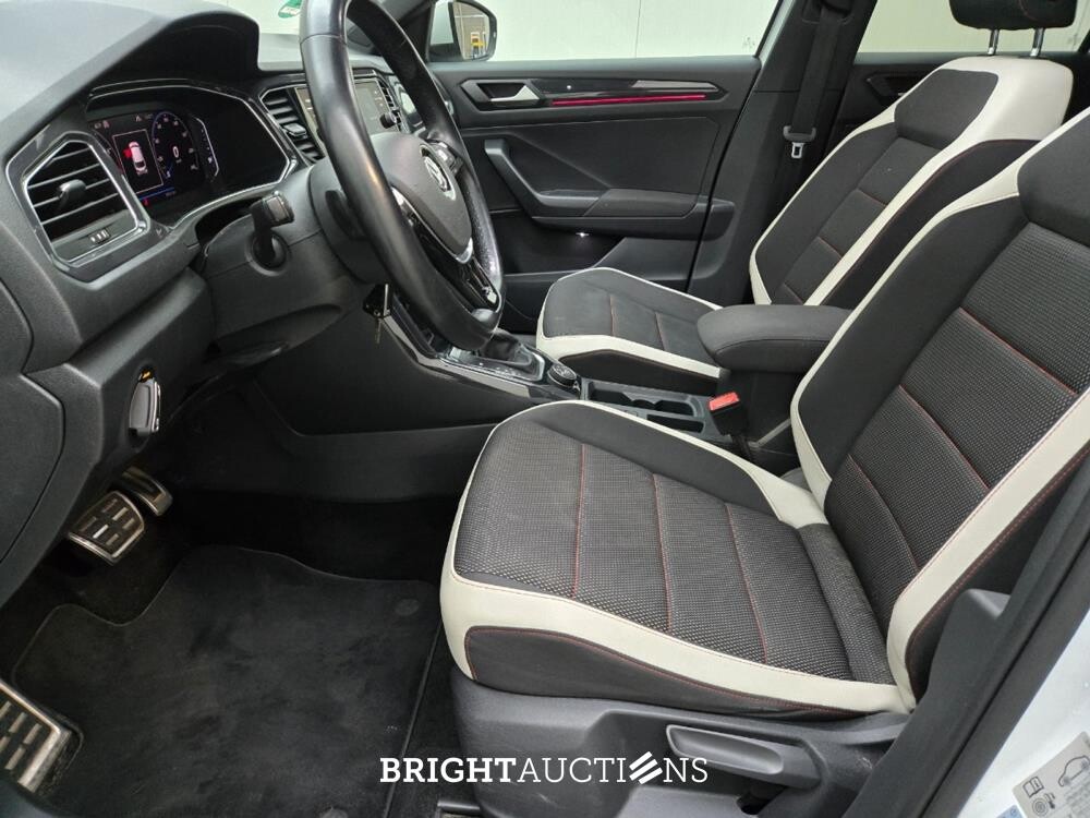 Volkswagen T-Roc 4Motion Sport 2.0 TSI 190pk 2018, Z-558-LN