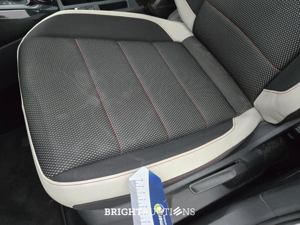 Volkswagen T-Roc 4Motion Sport 2.0 TSI 190pk 2018, Z-558-LN