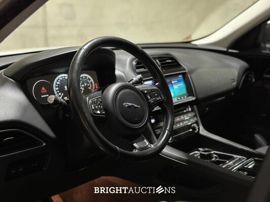 Jaguar F-PACE 3.0 S/C Portfolio AWD 35t 340pk 2016, XS-963-D