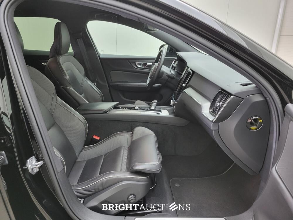Volvo V60 B4 R-Design 2.0 197pk 2021, R-152-SP