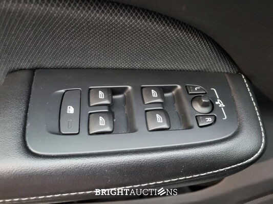 Volvo V60 B4 R-Design 2.0 197pk 2021, R-152-SP