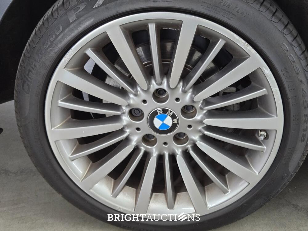 BMW 318i 3-serie Touring Luxury Edition 136pk 2019 (Origineel-NL) 3-Serie, XN-908-Z