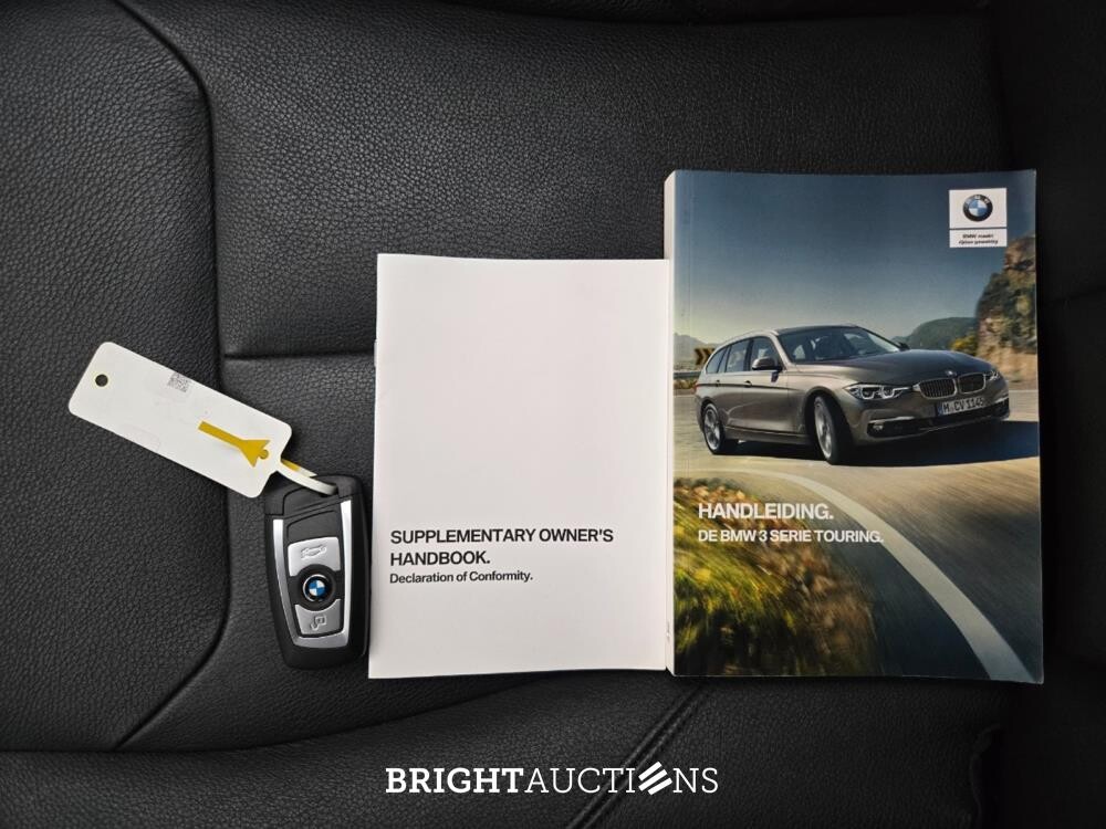 BMW 318i 3-serie Touring Luxury Edition 136pk 2019 (Origineel-NL) 3-Serie, XN-908-Z