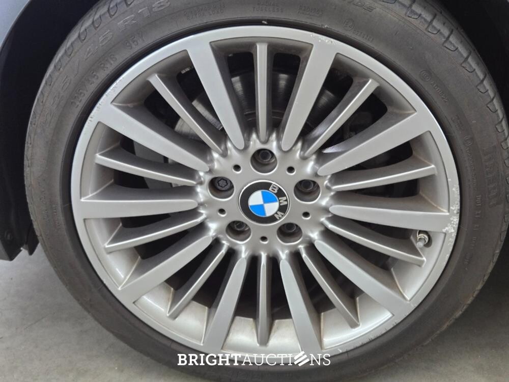 BMW 318i 3-serie Touring Luxury Edition 136pk 2019 (Origineel-NL) 3-Serie, XN-908-Z