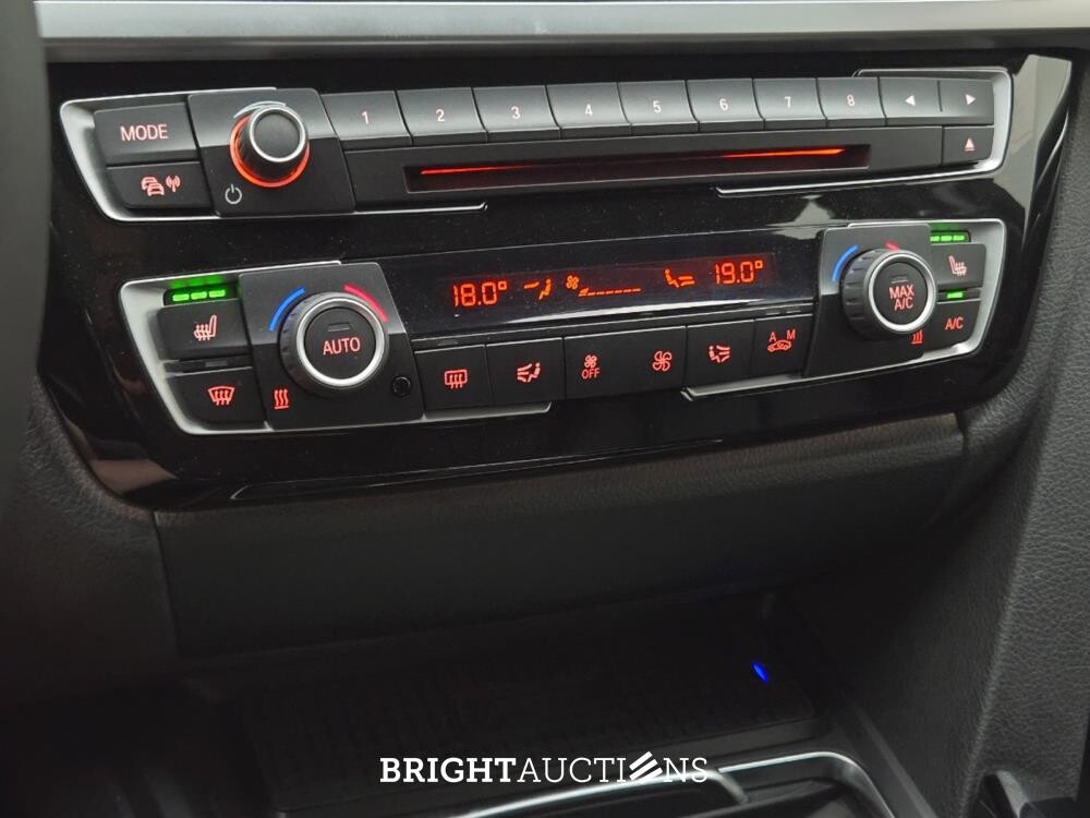 BMW 318i 3-serie Touring Luxury Edition 136pk 2019 (Origineel-NL) 3-Serie, XN-908-Z