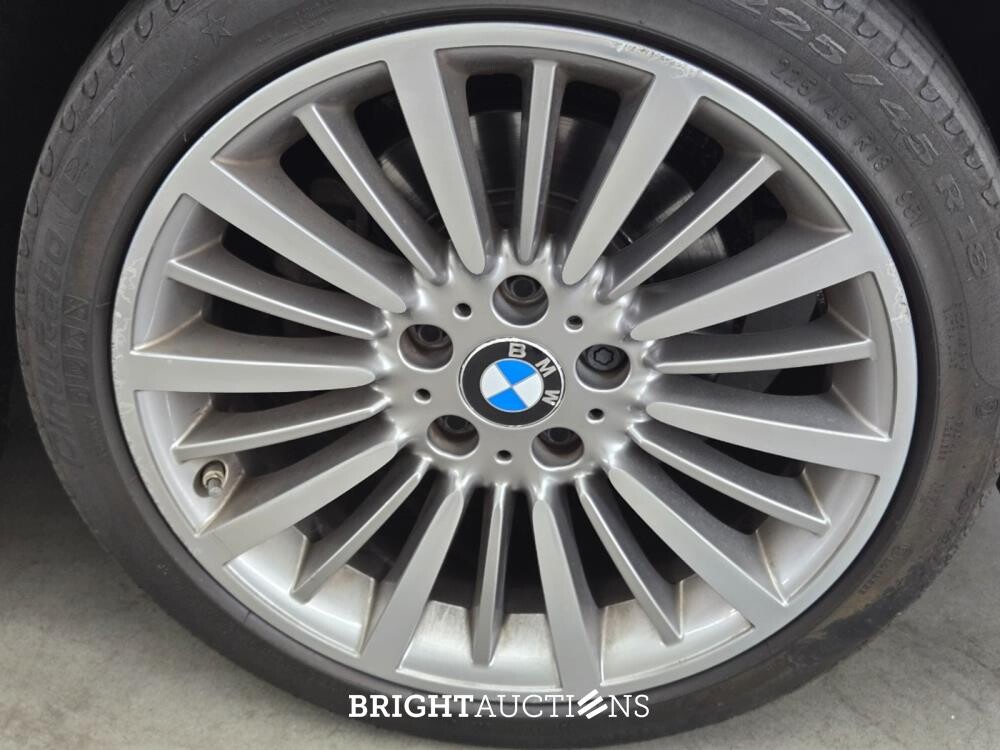 BMW 318i 3-serie Touring Luxury Edition 136pk 2019 (Origineel-NL) 3-Serie, XN-908-Z