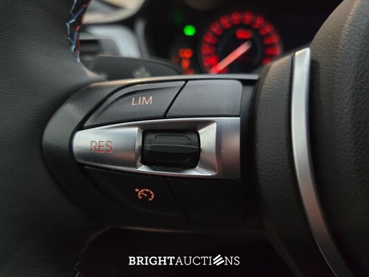 BMW 318i 3-serie Touring Luxury Edition 136pk 2019 (Origineel-NL) 3-Serie, XN-908-Z