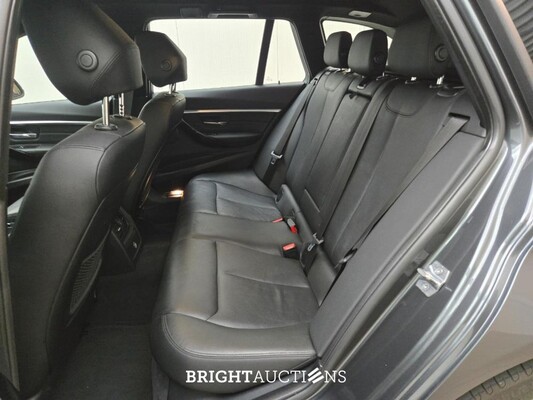 BMW 318i 3-serie Touring Luxury Edition 136pk 2019 (Origineel-NL) 3-Serie, XN-908-Z