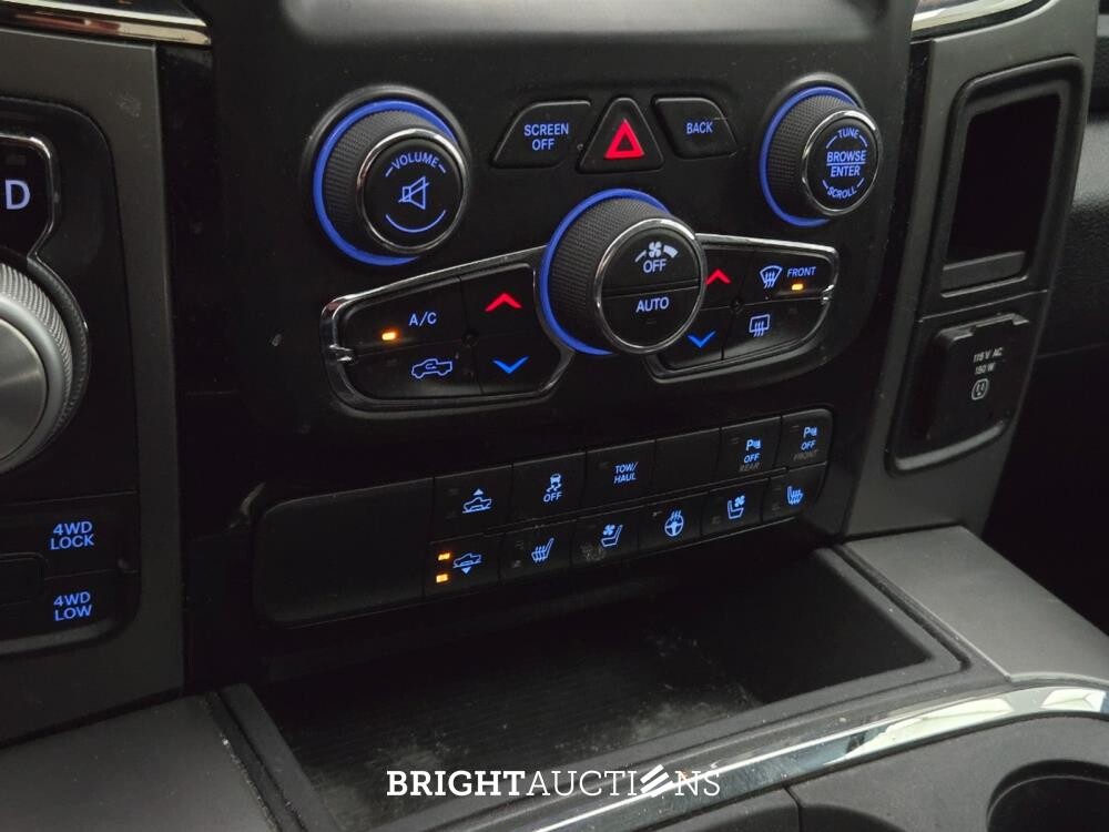 Dodge Ram 1500 Quad Cab 6'4 5.7 V8 401pk 2016 (Origineel-NL), VV-030-T