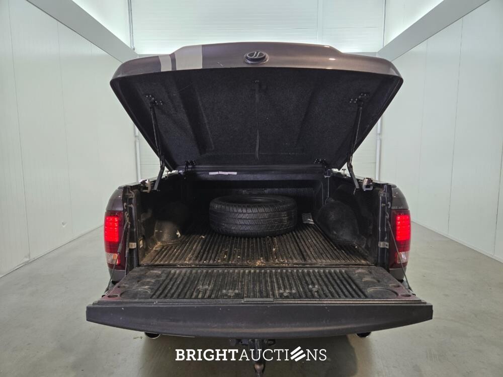 Dodge Ram 1500 Quad Cab 6'4 5.7 V8 401pk 2016 (Origineel-NL), VV-030-T