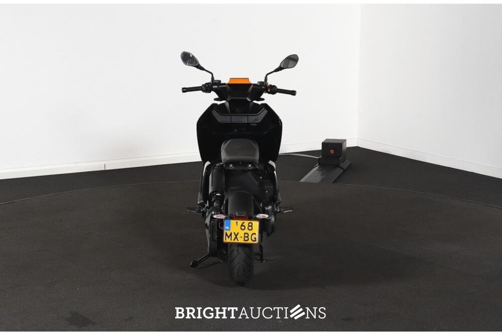 BMW Other CE 04 42pk 2025, 68-MX-BG