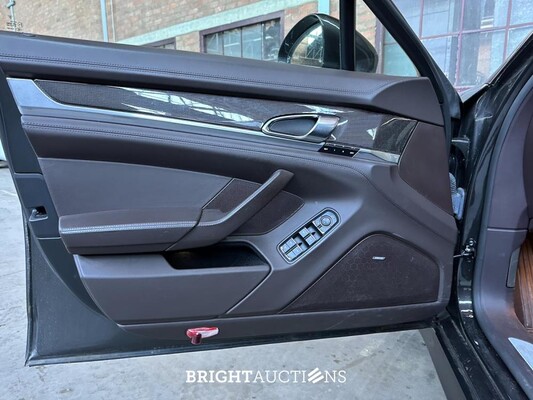 Porsche Panamera Turbo 4.8 V8 500pk 2009 Sport-Chrono, N-110-LT Youngtimer