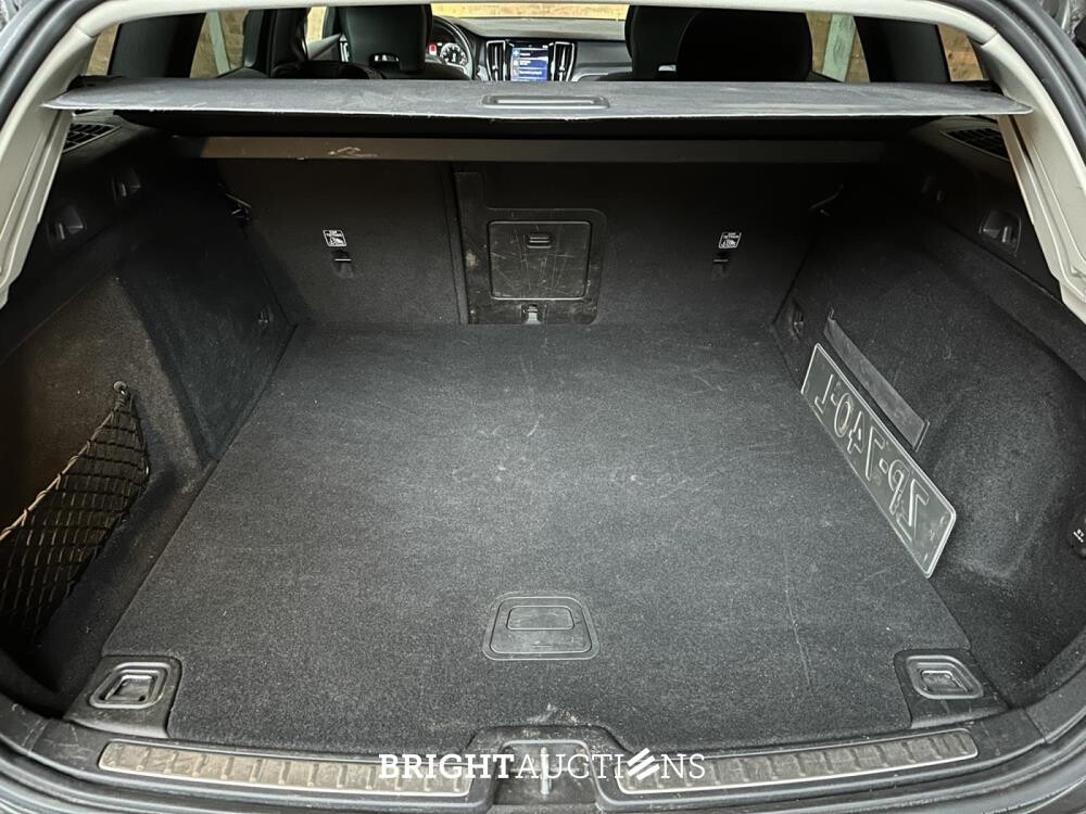 Volvo V60 2.0 T4 Momentum Proline 188pk 2019 (Origineel-NL), ZP-740-L