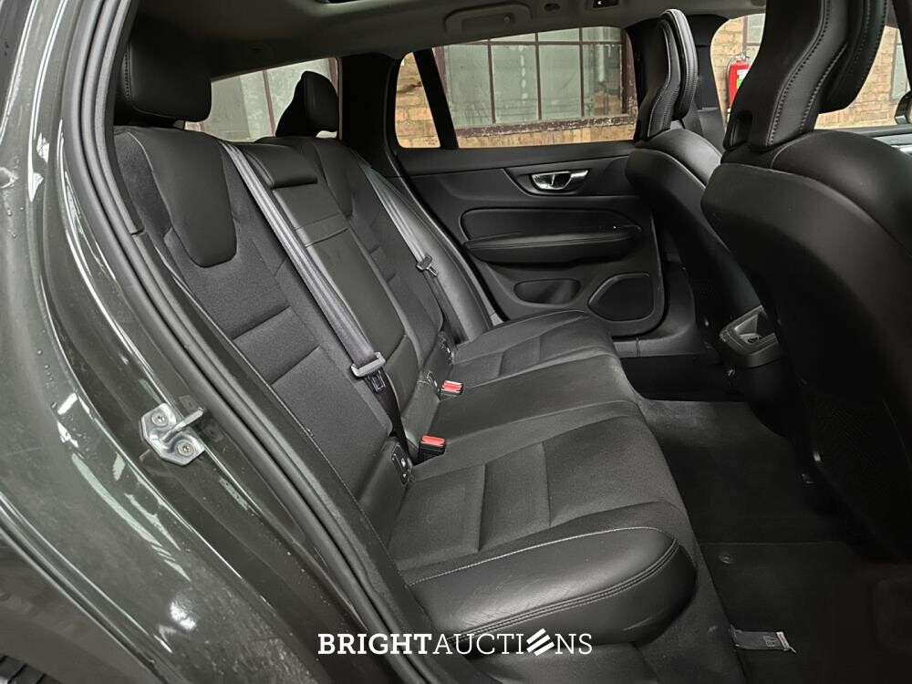 Volvo V60 2.0 T4 Momentum Proline 188pk 2019 (Origineel-NL), ZP-740-L