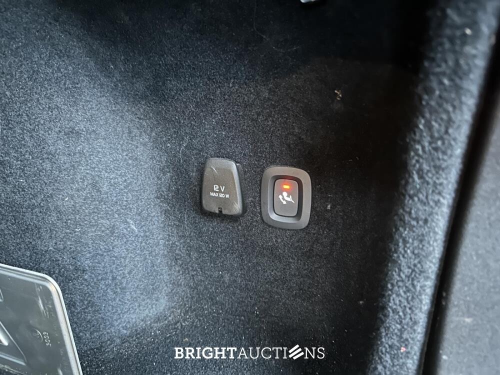 Volvo V60 2.0 T4 Momentum Proline 188pk 2019 (Origineel-NL), ZP-740-L