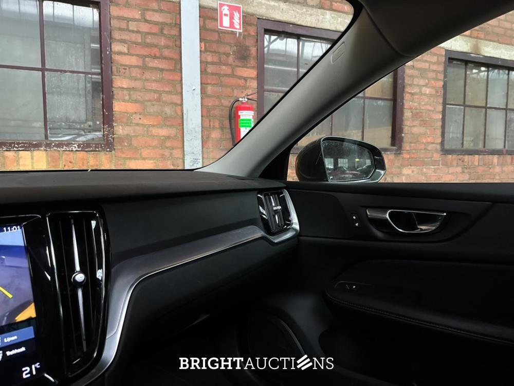 Volvo V60 2.0 T4 Momentum Proline 188pk 2019 (Origineel-NL), ZP-740-L
