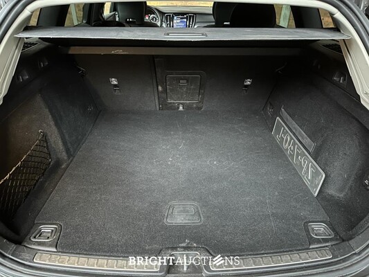 Volvo V60 2.0 T4 Momentum Proline 188pk 2019 (Origineel-NL), ZP-740-L