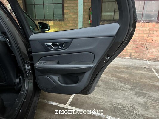 Volvo V60 2.0 T4 Momentum Proline 188pk 2019 (Origineel-NL), ZP-740-L