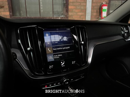 Volvo V60 2.0 T4 Momentum Proline 188pk 2019 (Origineel-NL), ZP-740-L