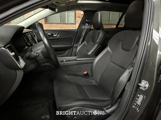 Volvo V60 2.0 T4 Momentum Proline 188pk 2019 (Origineel-NL), ZP-740-L