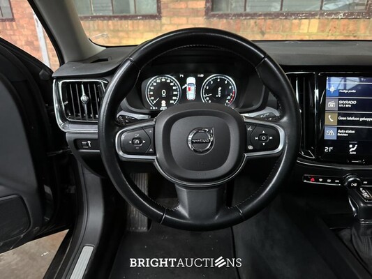 Volvo V60 2.0 T4 Momentum Proline 188pk 2019 (Origineel-NL), ZP-740-L