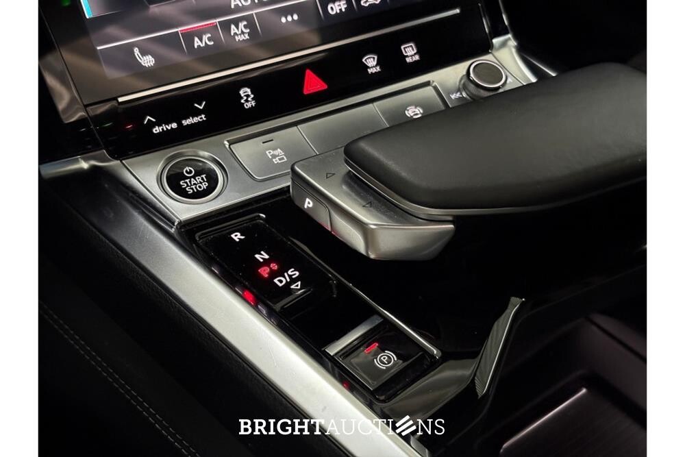 Audi e-tron 55 S edition Quattro 95 kWh 408pk 2021 (Origineel-NL), L-559-DX