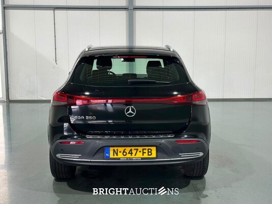 Mercedes-Benz EQA 25067 Business Solution Luxury 67 kWh 190pk 2021 (Origineel-NL) EQA-Klasse, N-647-FB