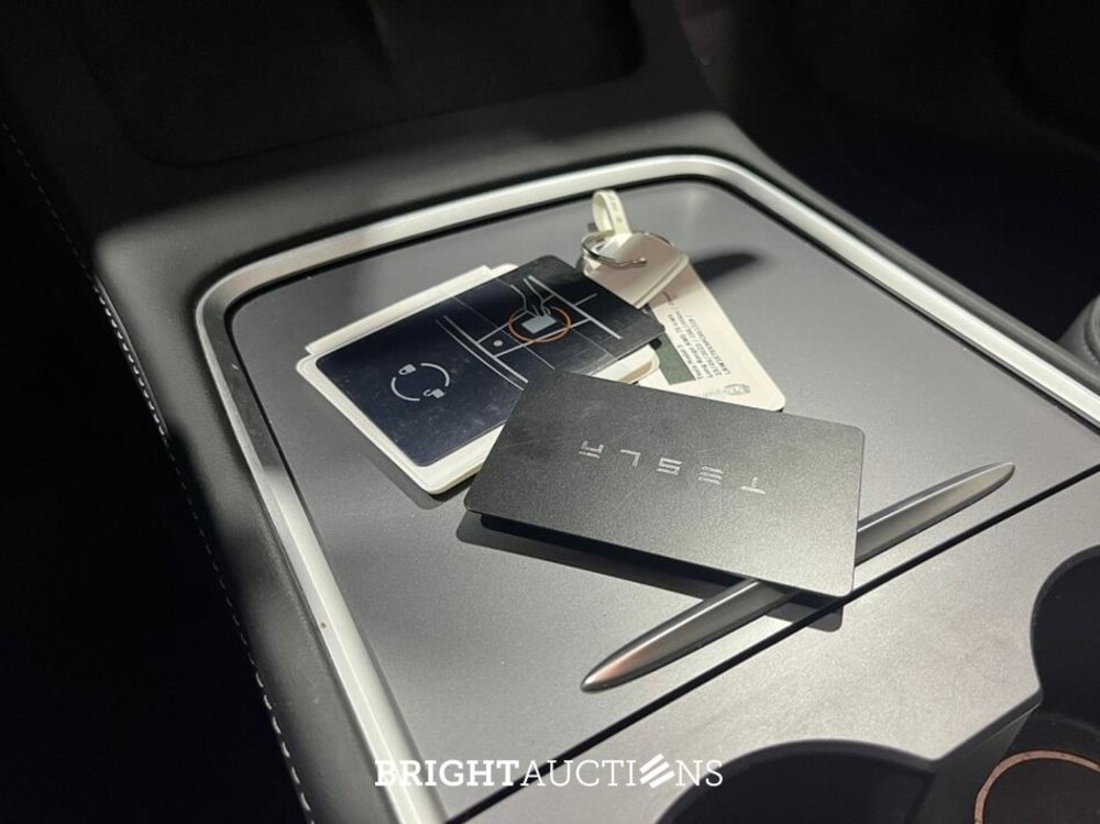 Tesla Model 3 Long Range AMD Ryzen AWD 75 kWh 351pk 2023 (Origineel-NL), T-915-HF