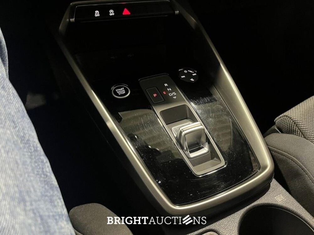 Audi A3 Limousine 30 Business edition TFSI 110pk 2021 (Origineel-NL), L-115-GX