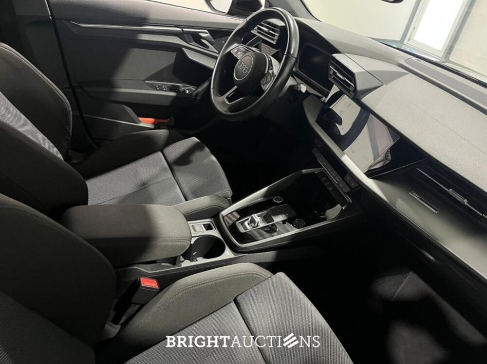 Audi A3 Limousine 30 Business edition TFSI 110pk 2021 (Origineel-NL), L-115-GX