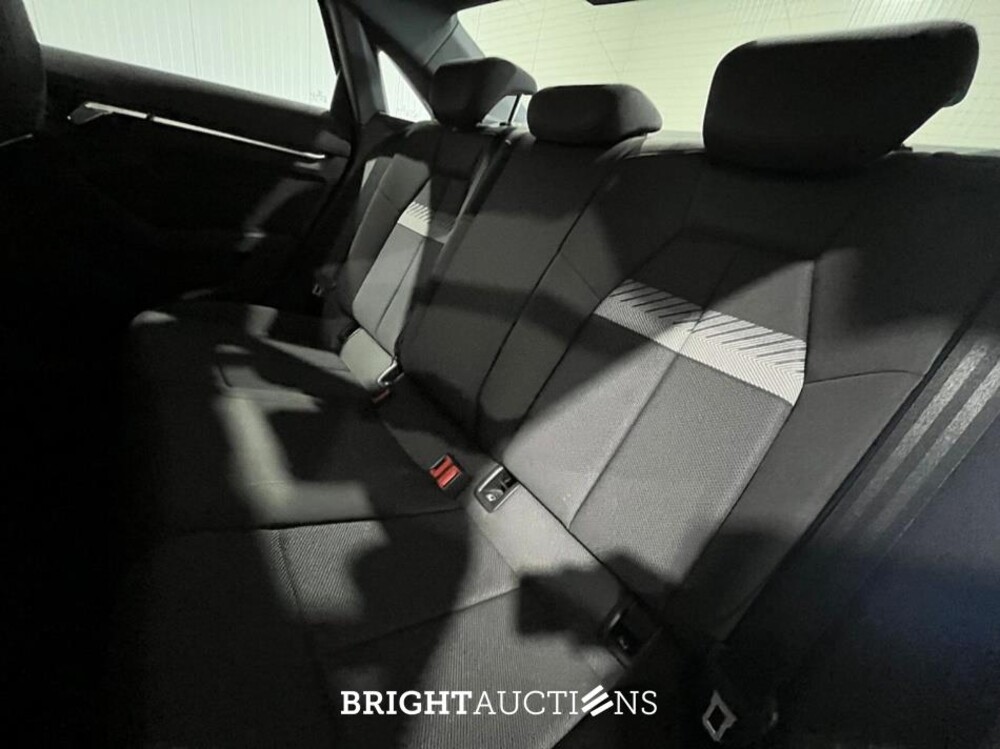 Audi A3 Limousine 30 Business edition TFSI 110pk 2021 (Origineel-NL), L-115-GX