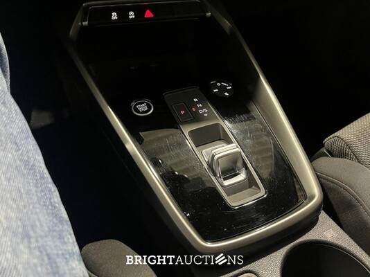Audi A3 Limousine 30 Business edition TFSI 110pk 2021 (Origineel-NL), L-115-GX