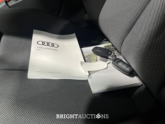 Audi A3 Limousine 30 Business edition TFSI 110pk 2021 (Origineel-NL), L-115-GX