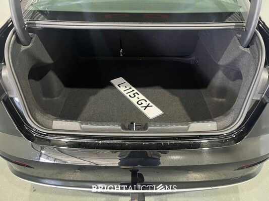 Audi A3 Limousine 30 Business edition TFSI 110pk 2021 (Origineel-NL), L-115-GX