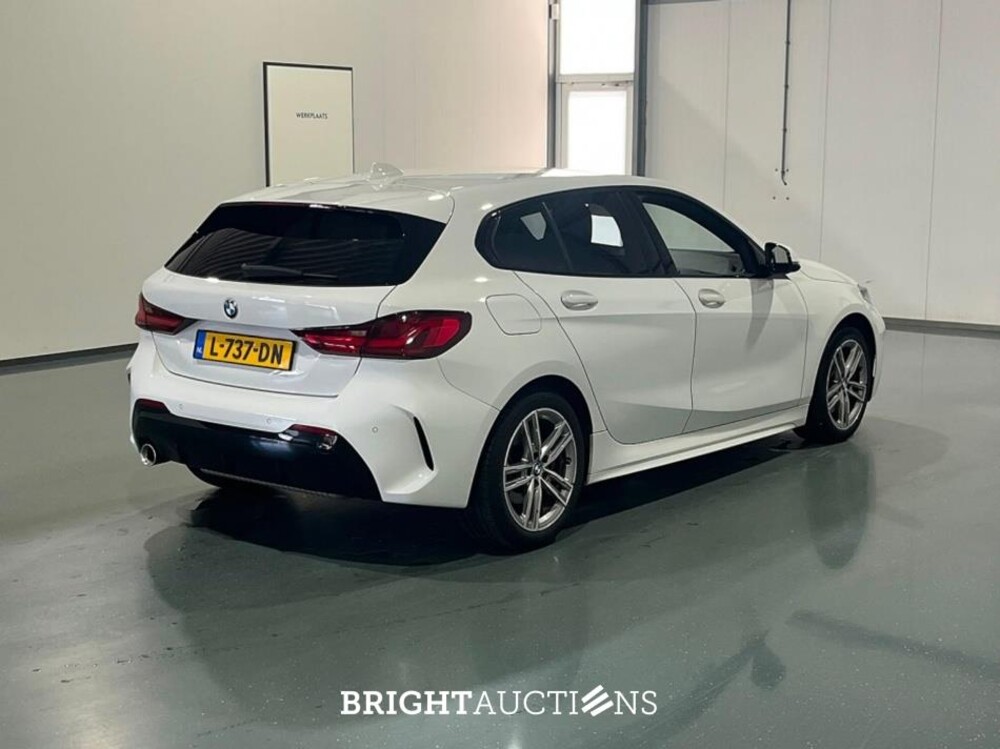 BMW 118i 1-serie Business Edition Plus M-pakket 136pk 2021 (Origineel-NL) 1-Serie, L-737-DN