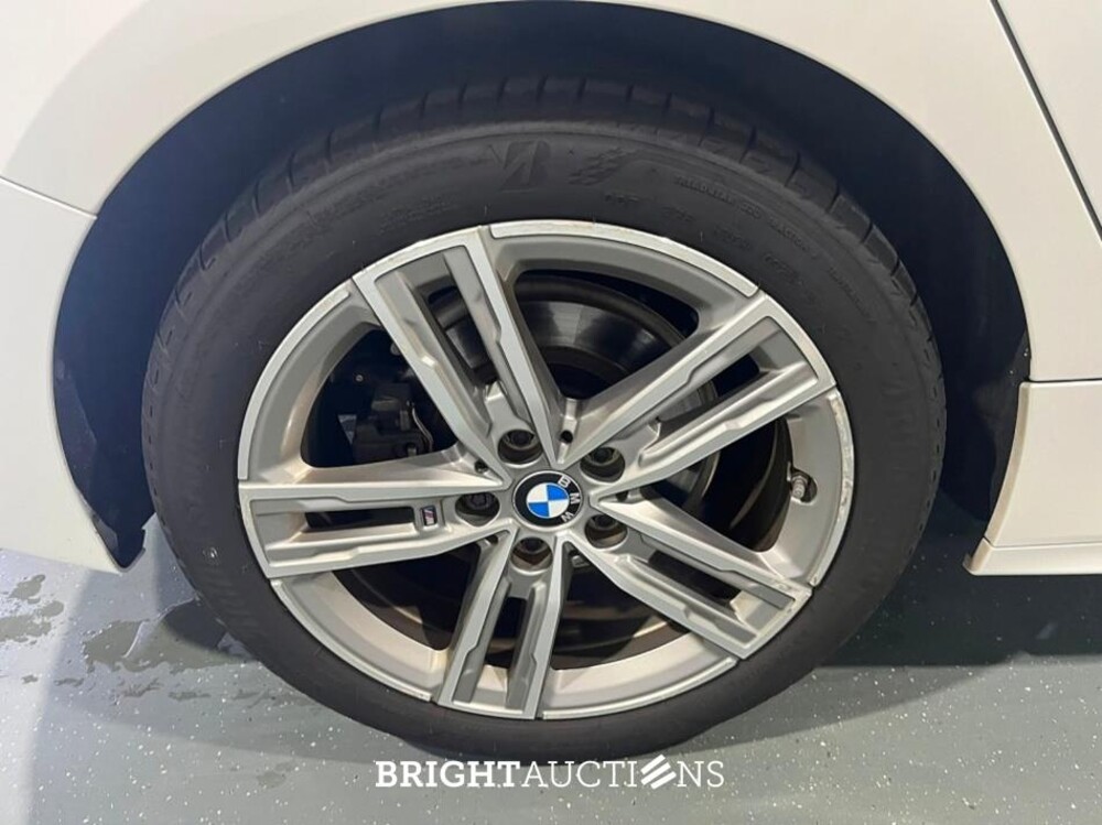 BMW 118i 1-serie Business Edition Plus M-pakket 136pk 2021 (Origineel-NL) 1-Serie, L-737-DN