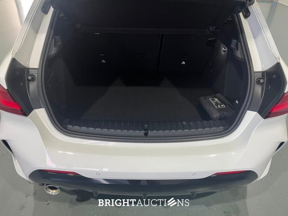 BMW 118i 1-serie Business Edition Plus M-pakket 136pk 2021 (Origineel-NL) 1-Serie, L-737-DN