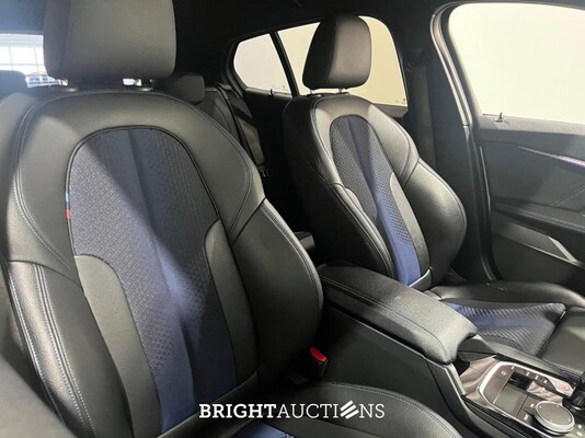 BMW 118i 1-serie Business Edition Plus M-pakket 136pk 2021 (Origineel-NL) 1-Serie, L-737-DN