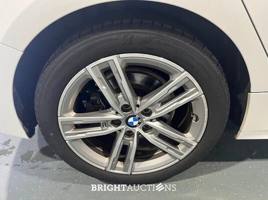 BMW 118i 1-serie Business Edition Plus M-pakket 136pk 2021 (Origineel-NL) 1-Serie, L-737-DN