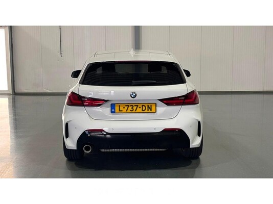 BMW 118i 1-serie Business Edition Plus M-pakket 136pk 2021 (Origineel-NL) 1-Serie, L-737-DN