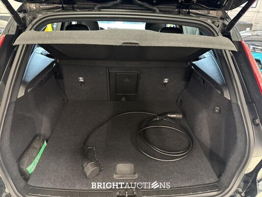 Volvo XC40 Recharge P8 R-Design AWD 408pk 2021 (Origineel-NL), L-779-KP