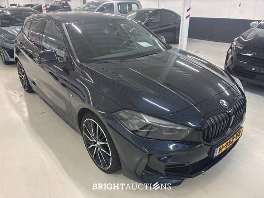 BMW 118i 1-serie High Executive 136pk 2022 (Origineel-NL) 1-Serie, N-952-VX