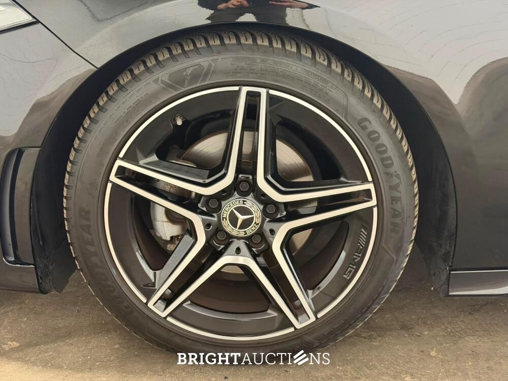 Mercedes-Benz A180 Business Solution AMG 136pk 2020 A-klasse, N-787-RK