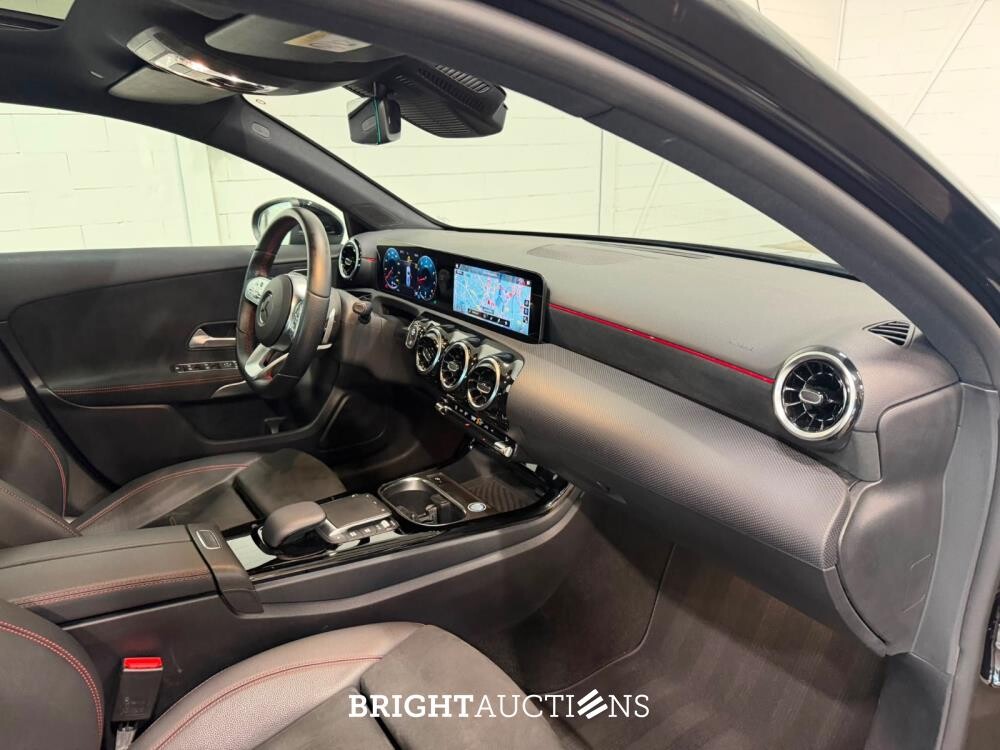 Mercedes-Benz A180 Business Solution AMG 136pk 2020 A-klasse, N-787-RK