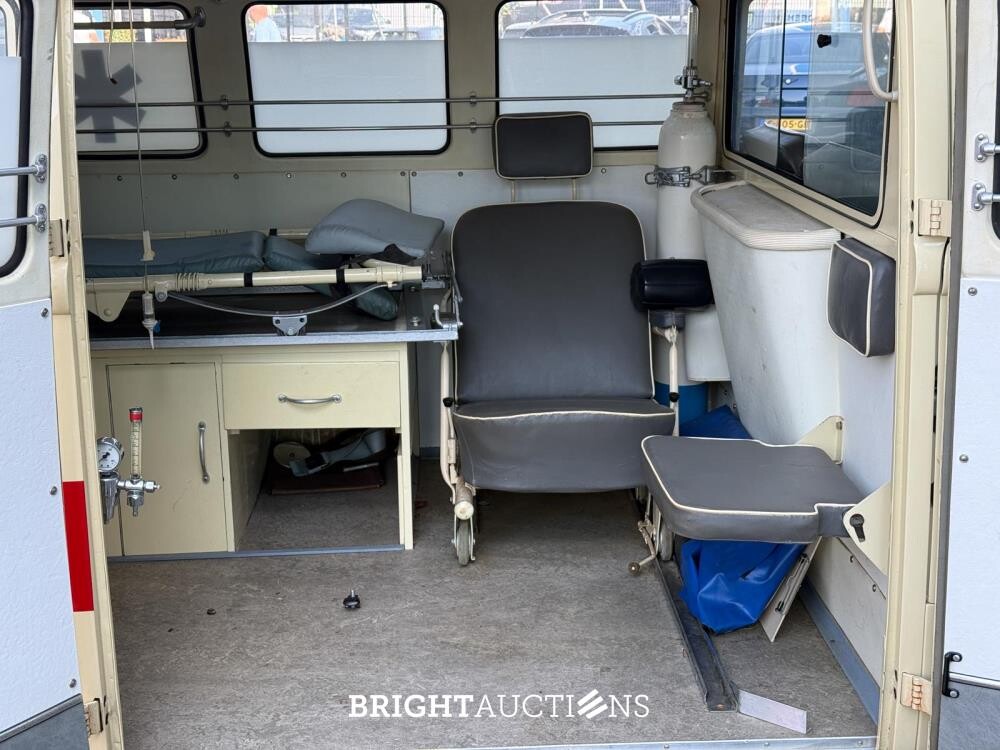Volkswagen T1 Ambulance Transporter 1500-27 1965, BE-02-41