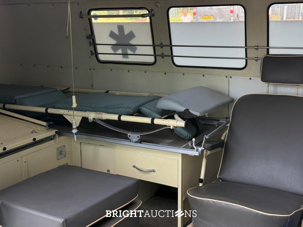 Volkswagen T1 Ambulance Transporter 1500-27 1965, BE-02-41