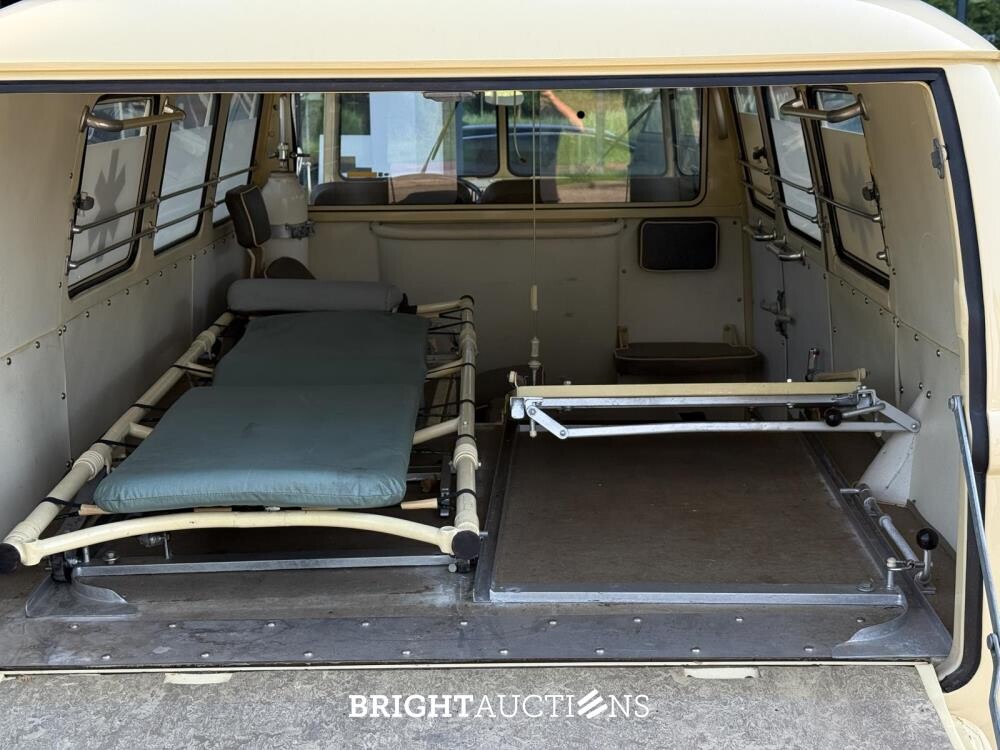 Volkswagen T1 Ambulance Transporter 1500-27 1965, BE-02-41