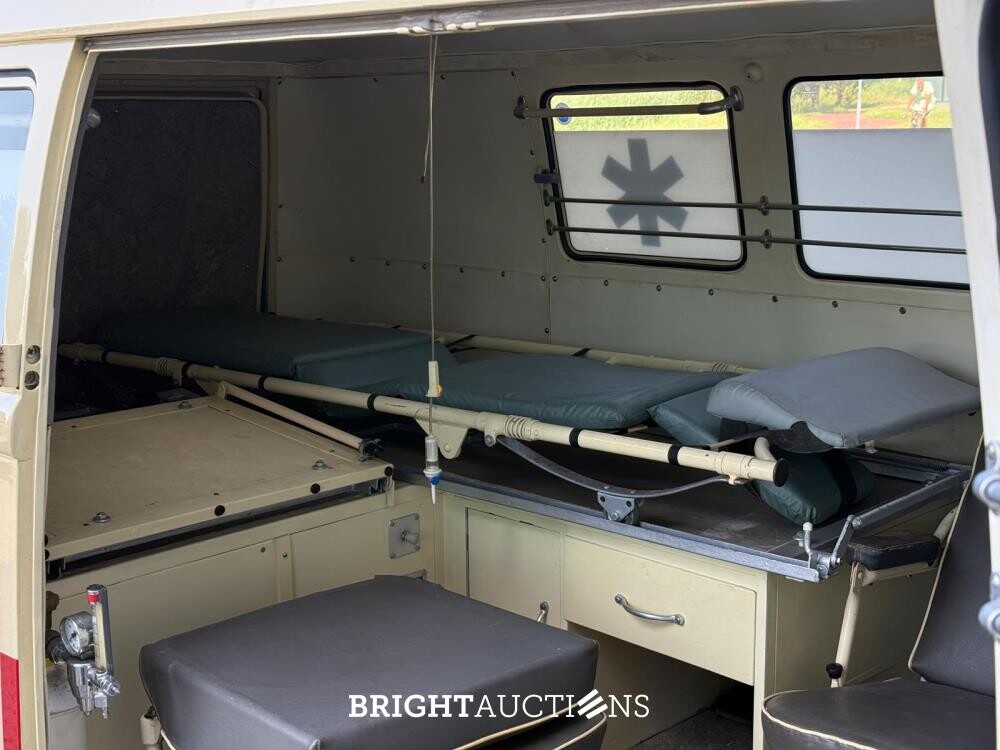 Volkswagen T1 Ambulance Transporter 1500-27 1965, BE-02-41